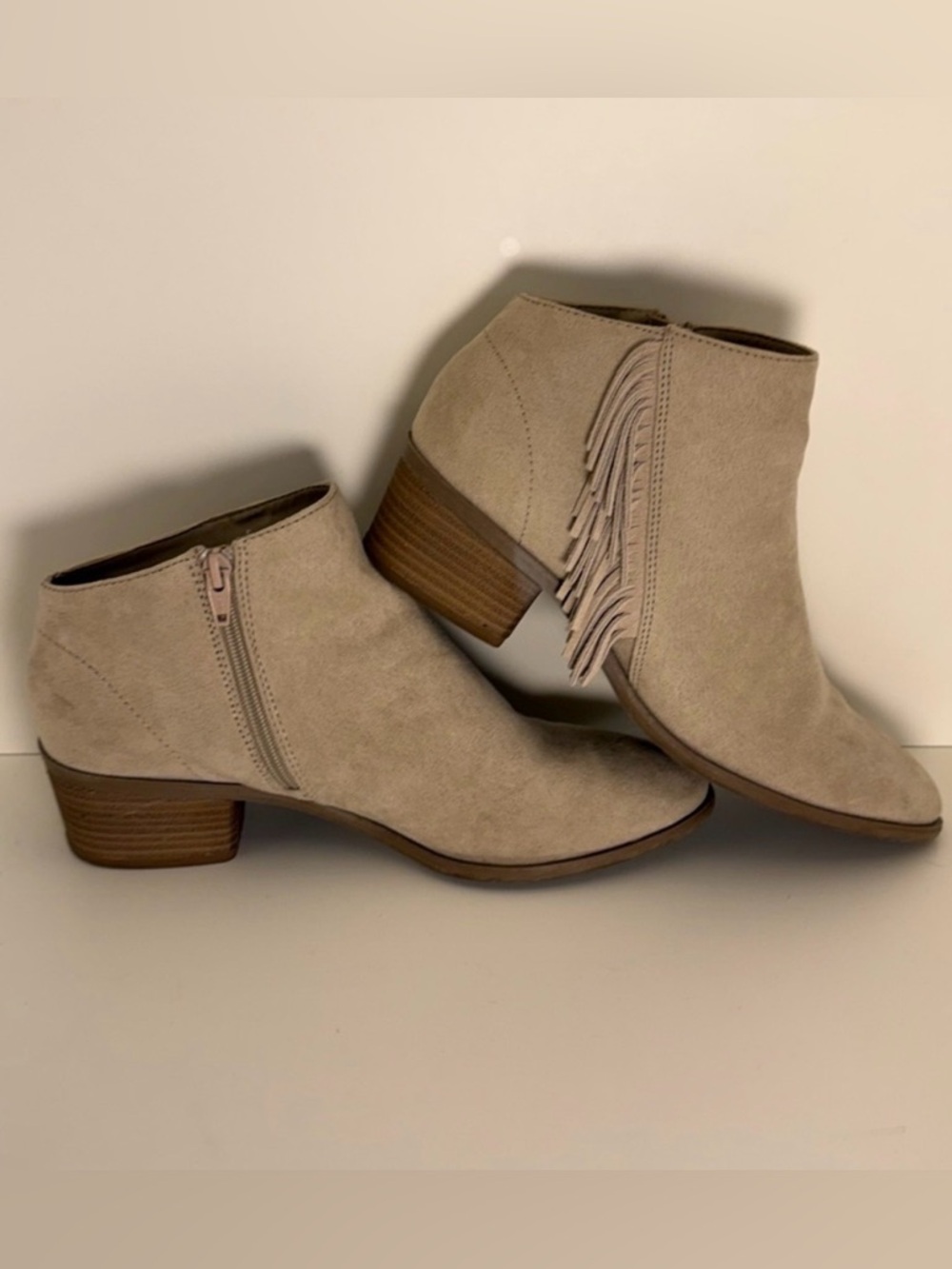 Universal Thread Sonia Ankle Booties Block Heal Faux Suede Fringe Taupe Size 10